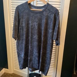 Lululemon Men’s Grey Camo Tee